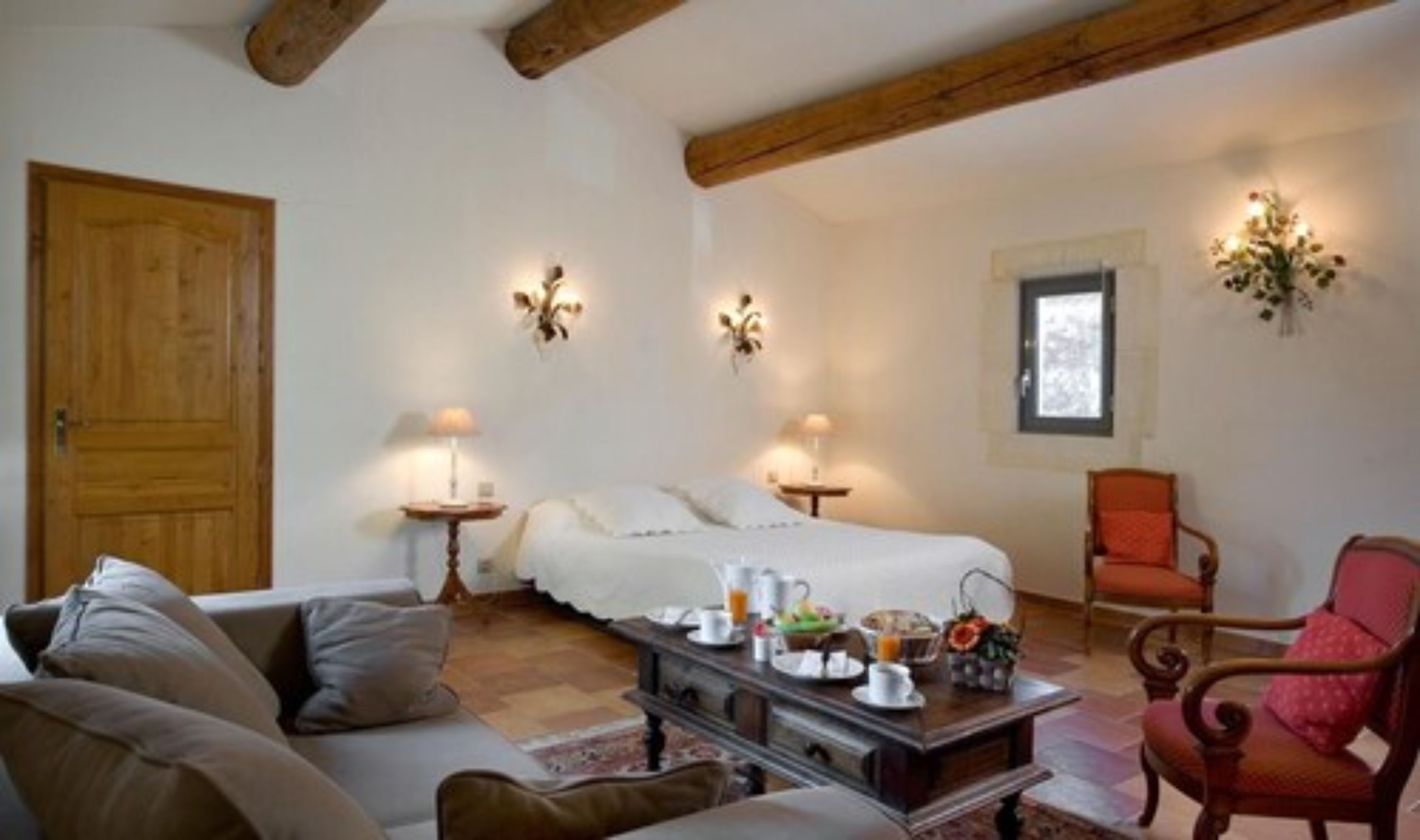 petite maison | in-room safe, desk, free cots/infant beds, rollaway beds