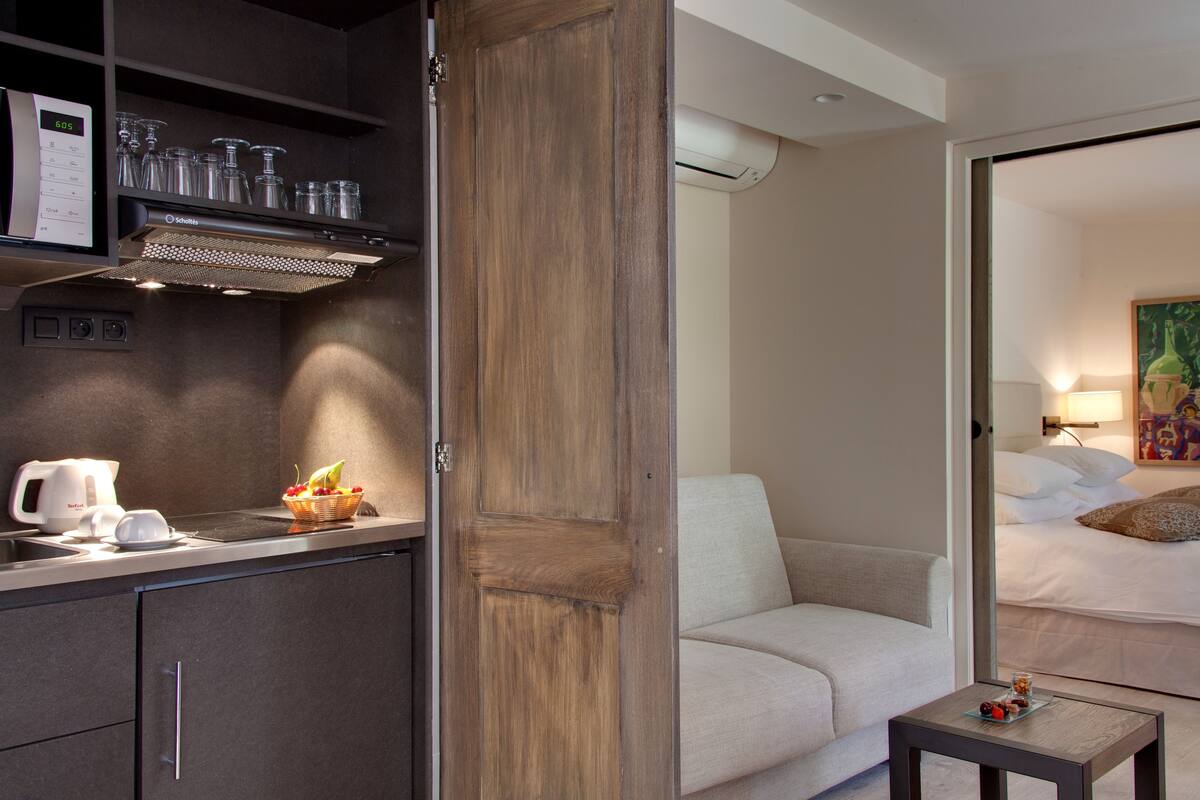 petite maison | private kitchenette