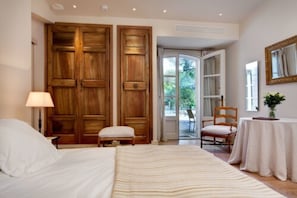 Double Room (Cote Bastide) | In-room safe, desk, free cribs/infant beds, rollaway beds - Benvengudo (Les Baux-de-Provence)