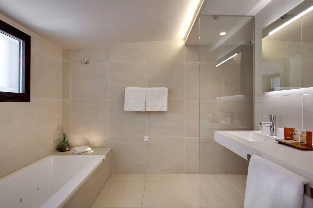 petite maison | bathroom | hair dryer, slippers, towels