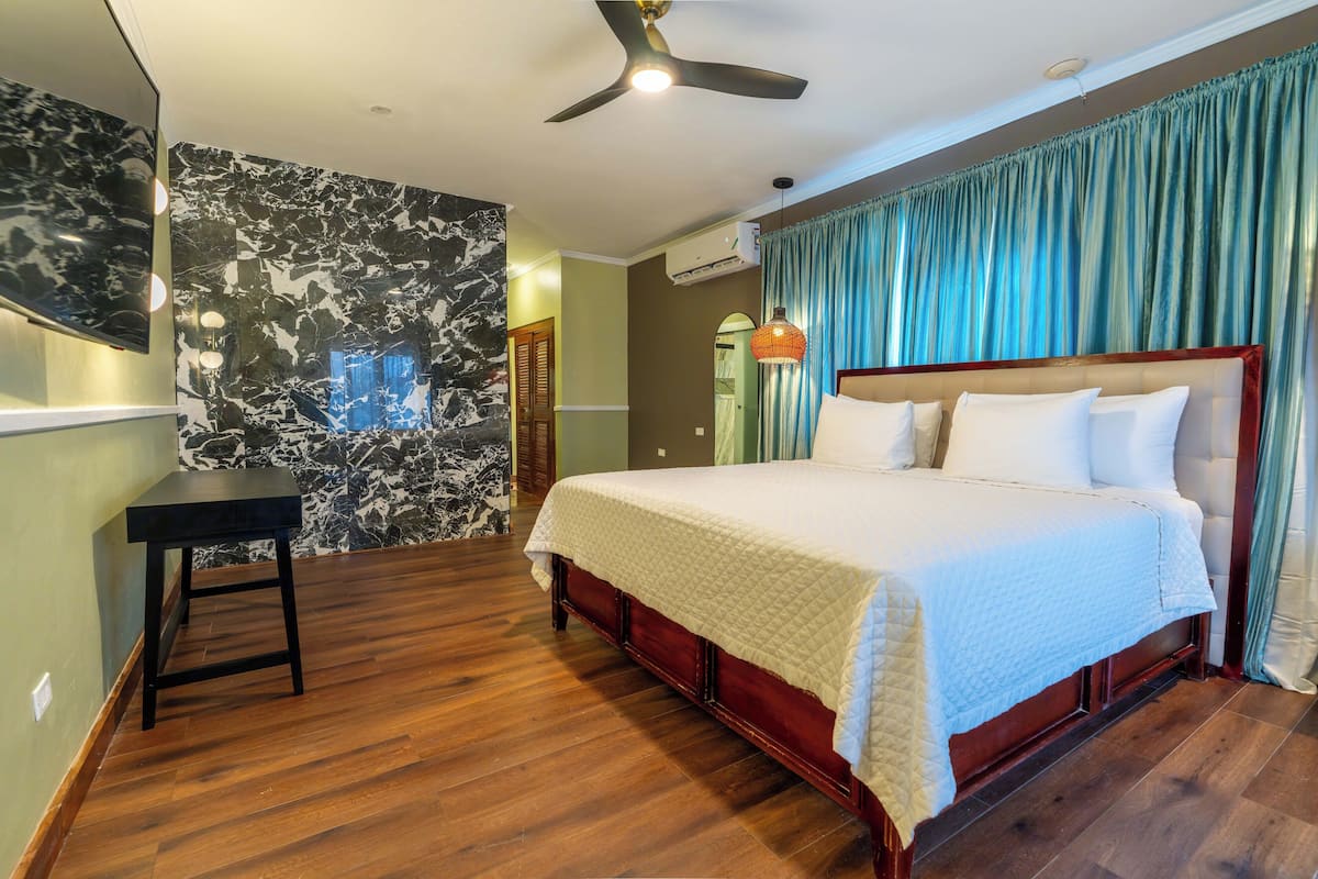 ห้องสวีท, เตียงคิงไซส์ 1 เตียง | 1 ห้องนอน, ตู้นิรภัยในห้องพัก, เตารีด/โต๊ะรีดผ้า, Wi-Fi ฟรี