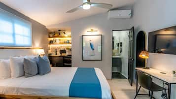 Signature Cottage, 1 Queen Bed, Non Smoking | Tallelokero huoneessa, silitysrauta/-lauta, ilmainen Wi-Fi