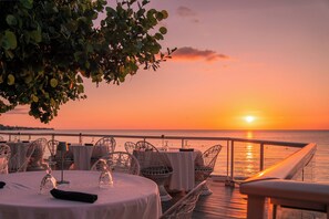 Se sirven desayunos, almuerzos y cenas; cocina internacional
