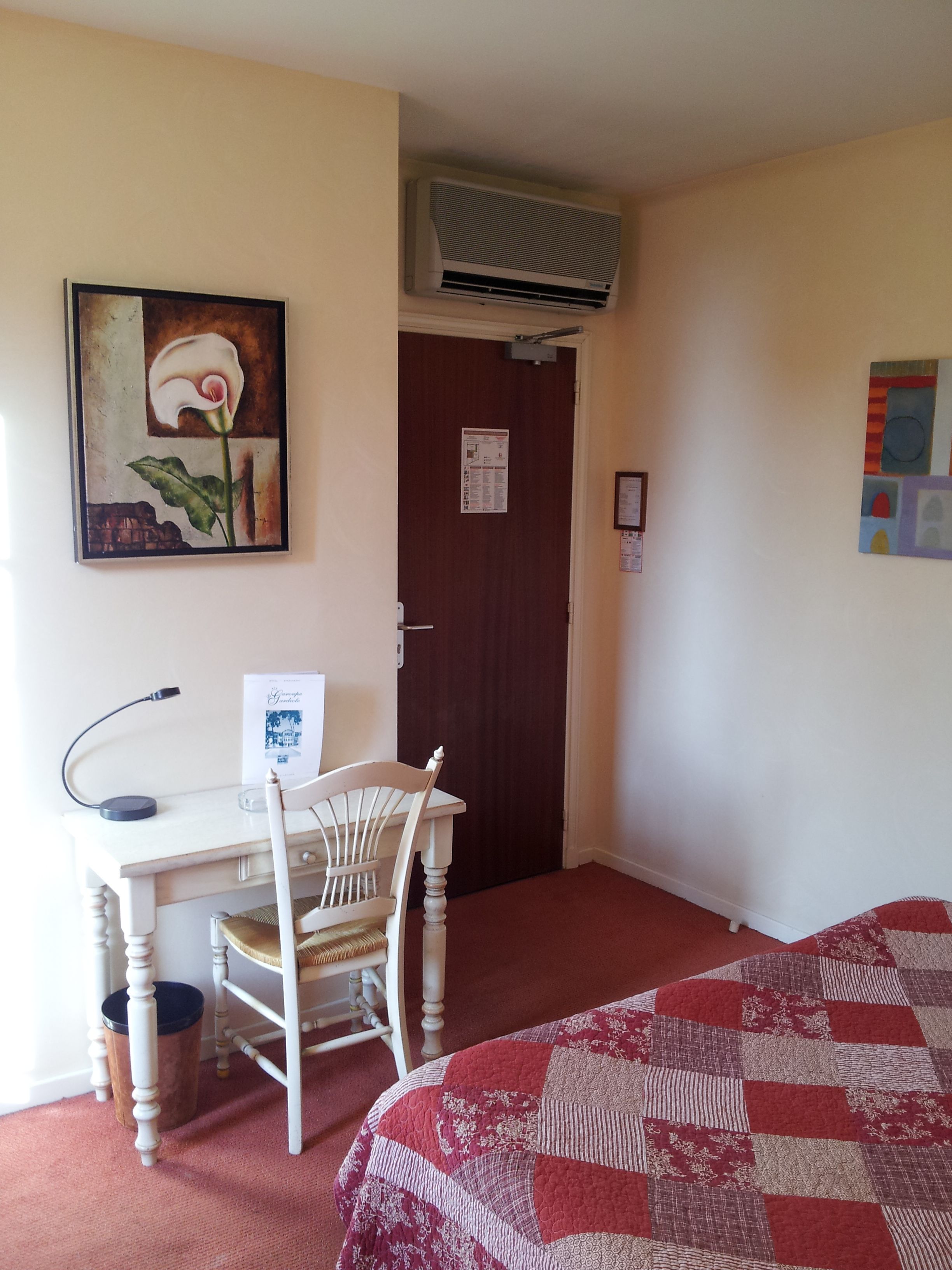 superior room, 1 double bed | minibar, in-room safe, desk, iron/ironing board