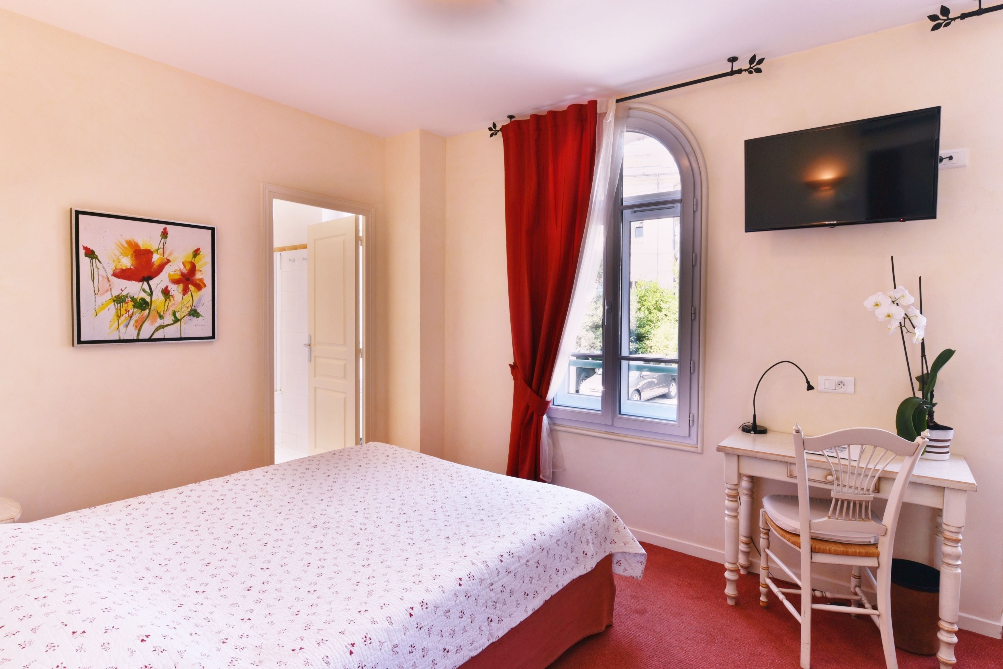 junior suite | minibar, in-room safe, desk, iron/ironing board