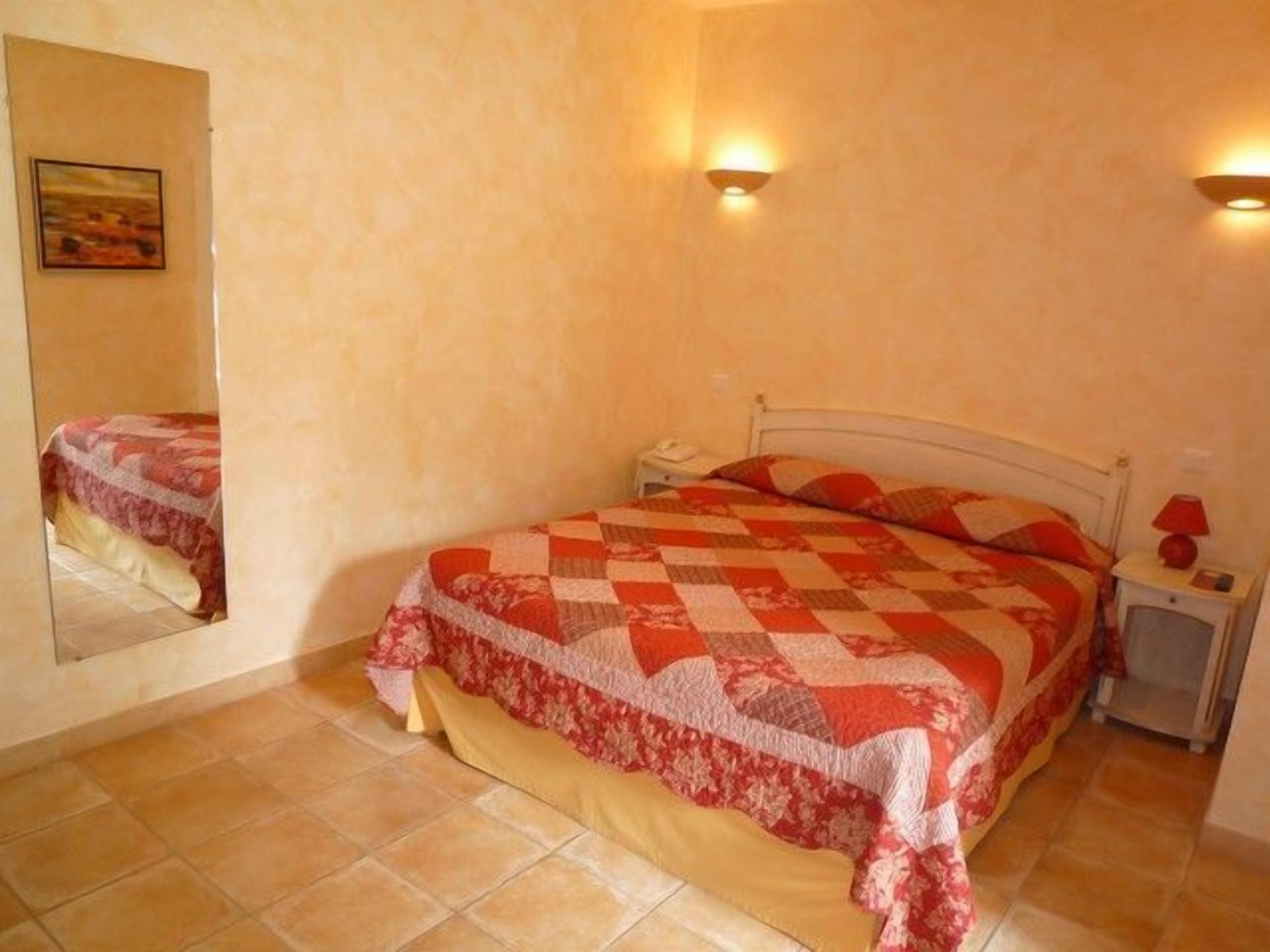 superior room, 1 double bed | minibar, in-room safe, desk, iron/ironing board