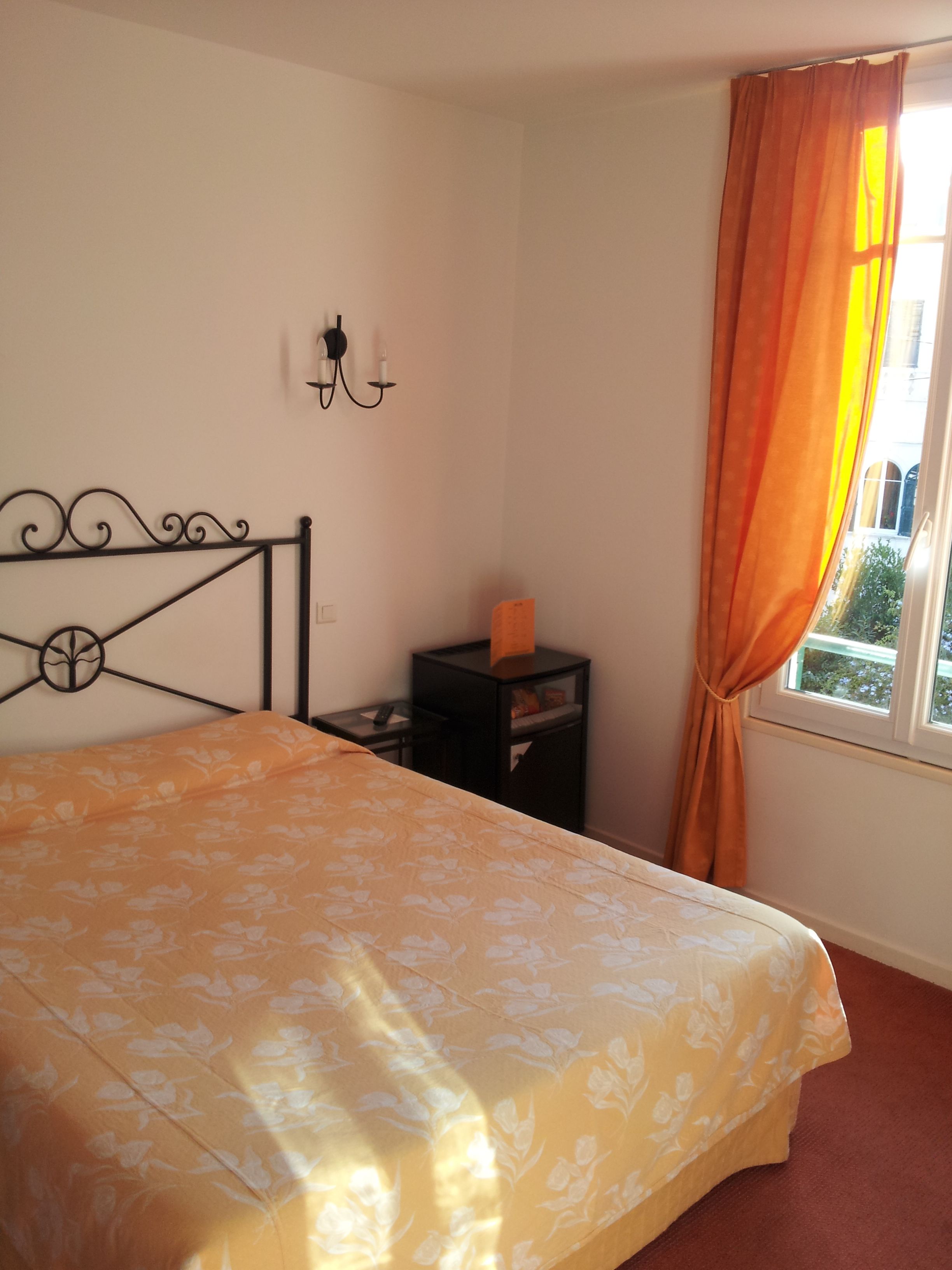 superior room, 1 double bed | minibar, in-room safe, desk, iron/ironing board