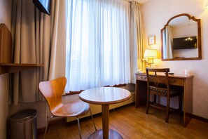 Habitación Confort, 2 camas individuales | Servicio de comidas en la habitación