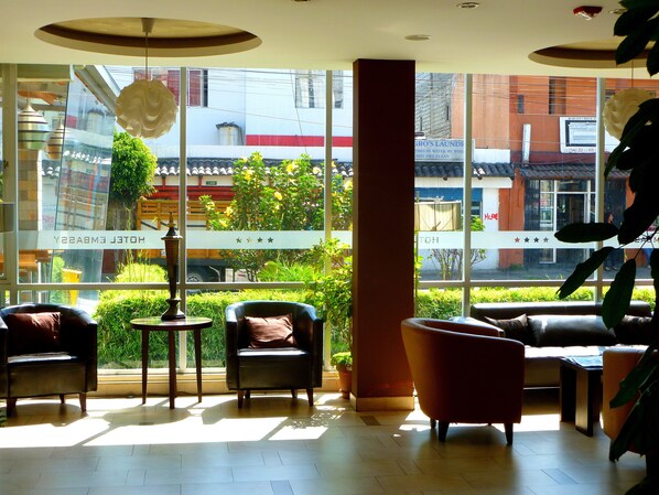Lobby sitting area - Hotel Embassy (Quito)