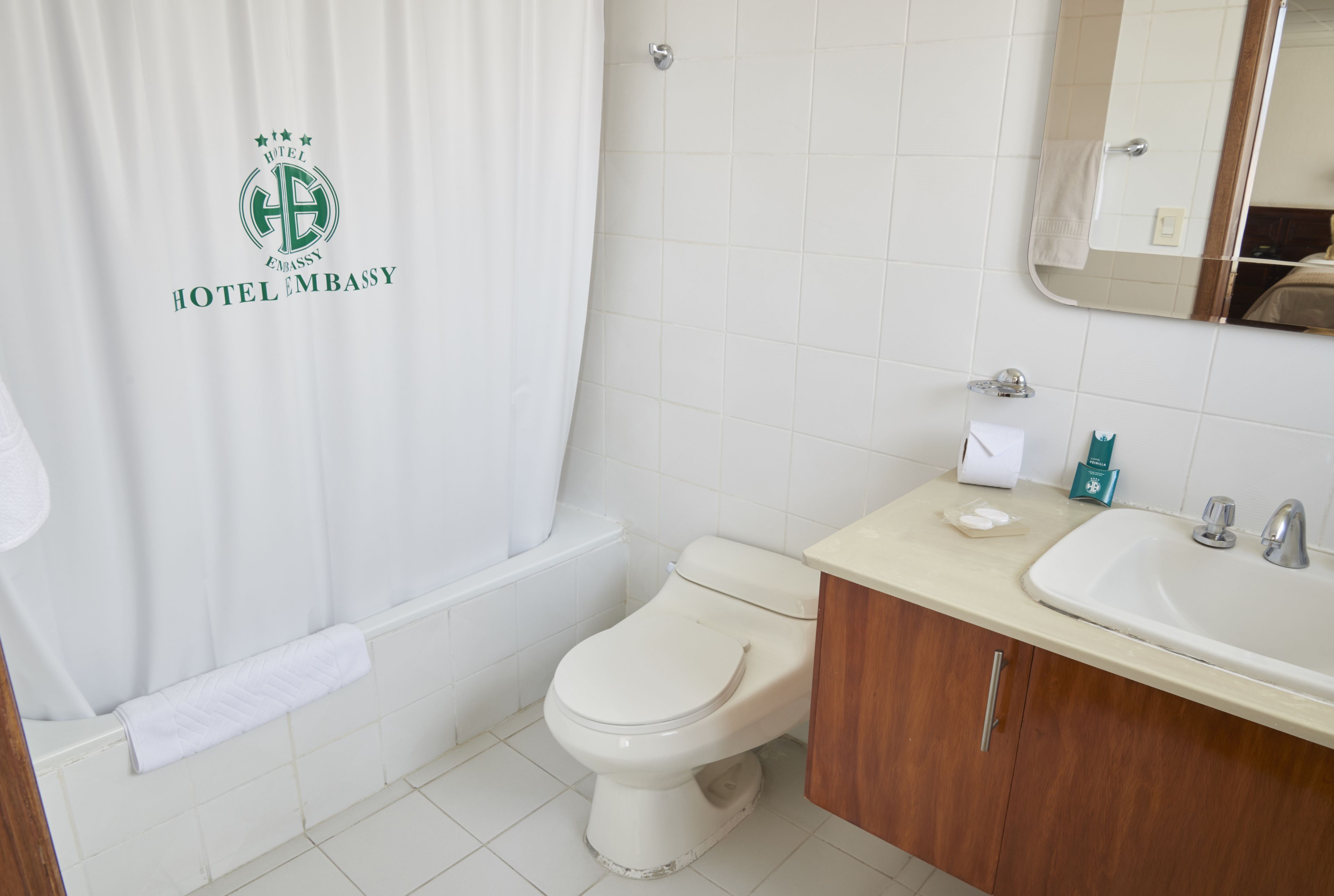 triple room | in-room safe, desk, free wifi, bed sheets