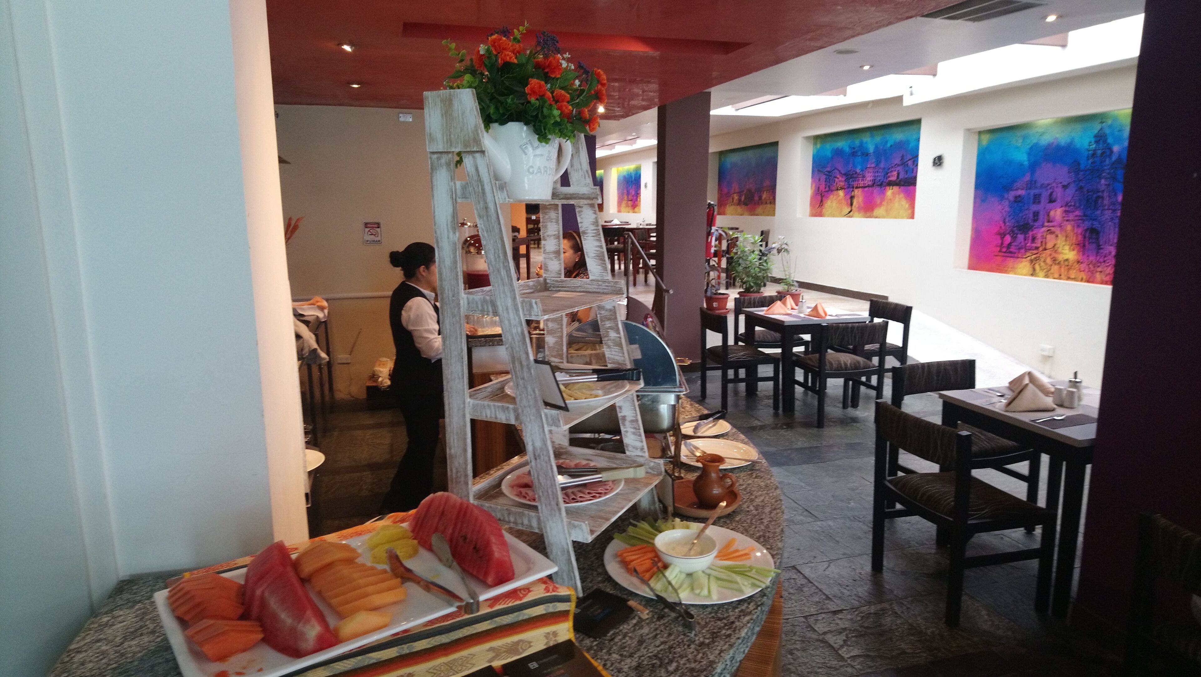 Photo - Hotel Embassy