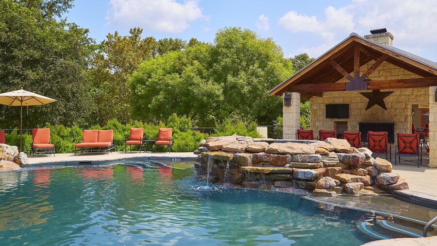 Fredericksburg Inn & Suites