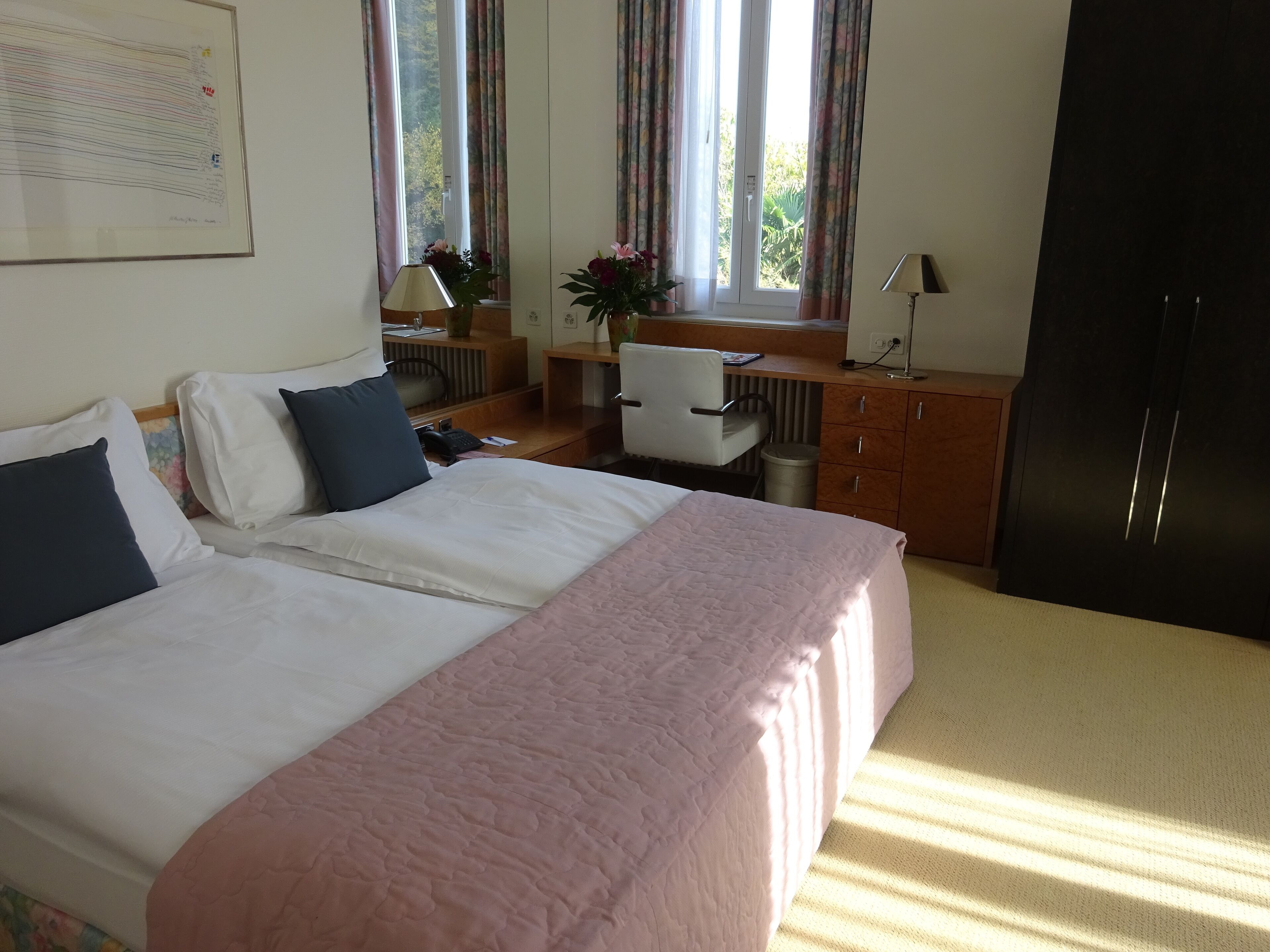 premium bedding, down duvets, minibar, in-room safe