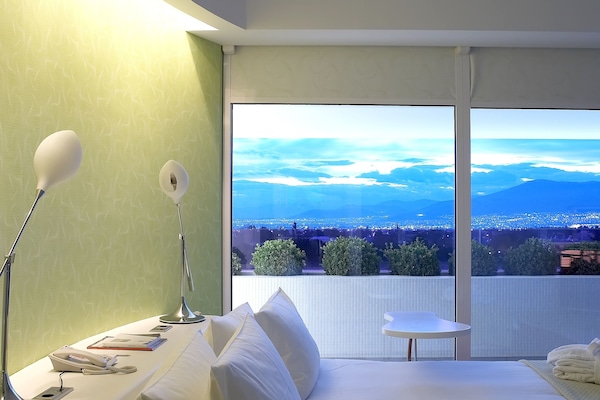 Studio (Penthouse) | Minibar, coffres-forts dans les chambres, bureau, rideaux occultants