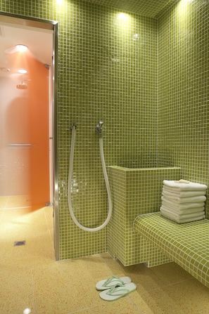 Turkish bath/hammam, deep-tissue massages, Swedish massages