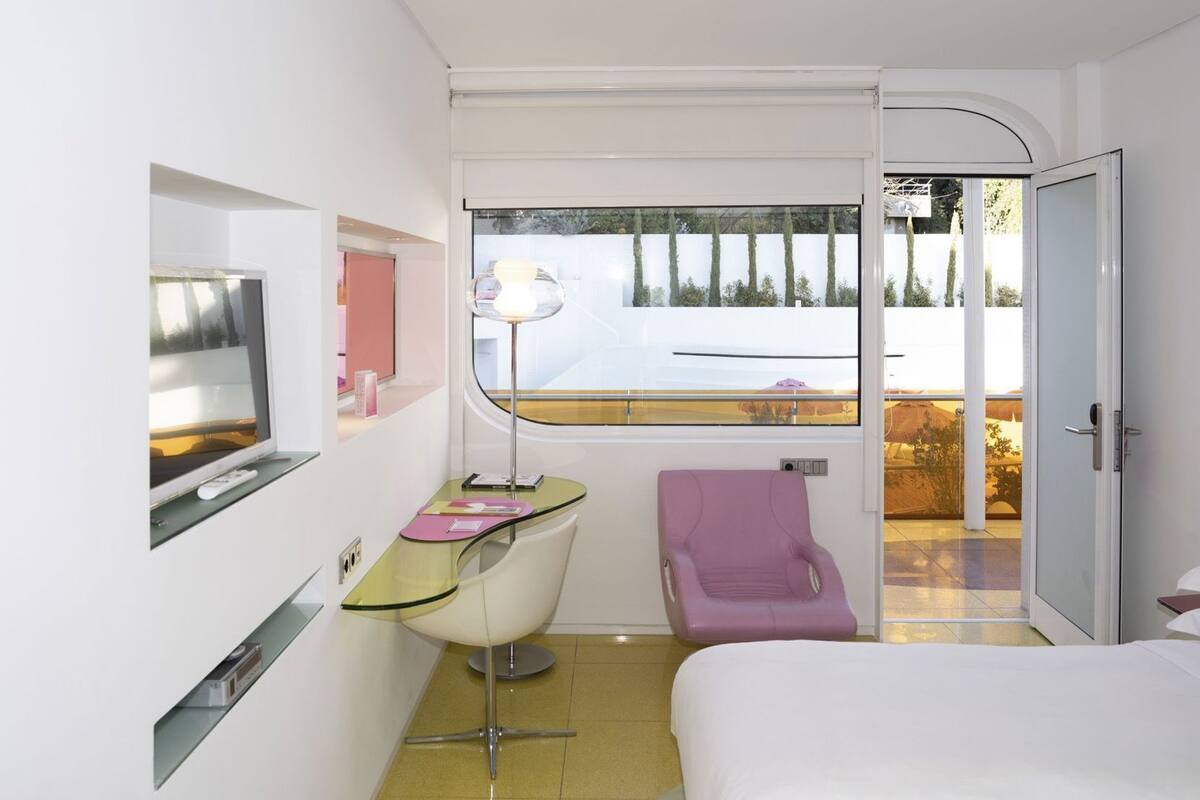 Minibar, in-room safe, desk, blackout curtains