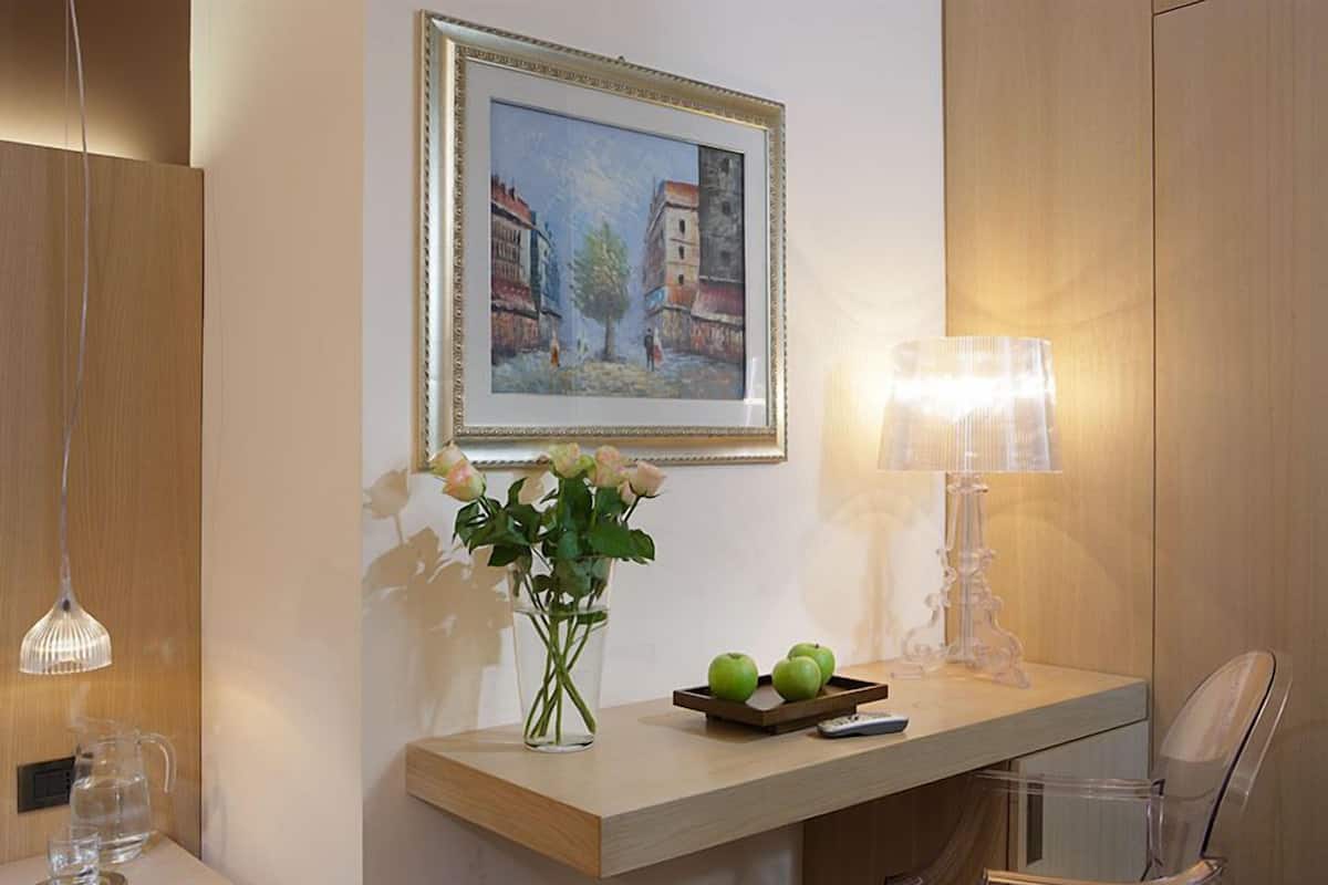 Single Room | Living area