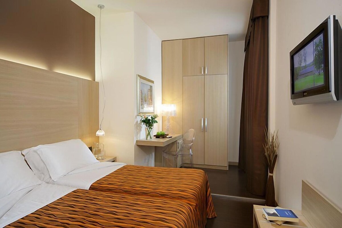 Down comforters, minibar, in-room safe, desk
