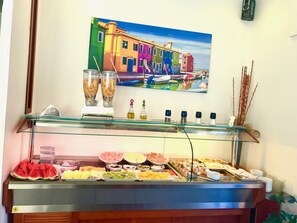 Buffet déjeuner (12 EUR par personne)