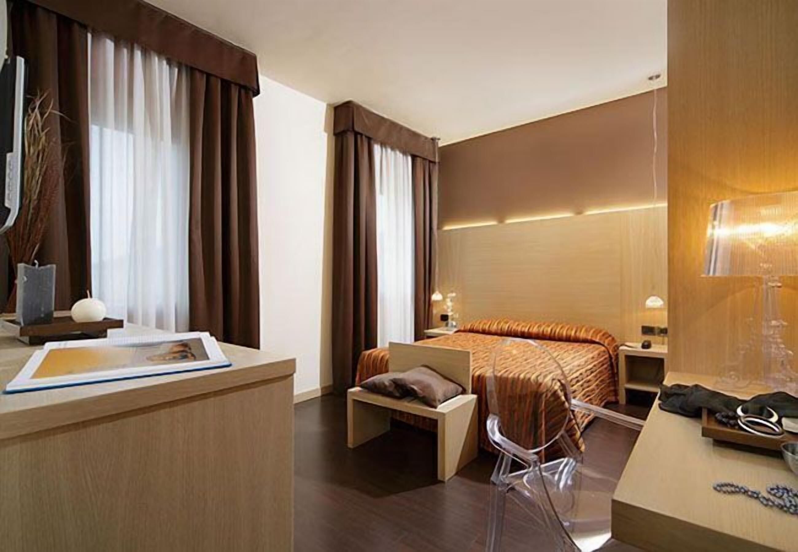 Down duvets, minibar, in-room safe, desk