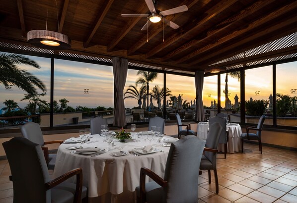 2 restaurants, breakfast, lunch, dinner served; Mediterranean cuisine