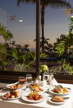 2 restaurants, breakfast, lunch, dinner served; Mediterranean cuisine