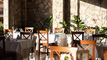 2 restaurants, breakfast, lunch, dinner served; Mediterranean cuisine