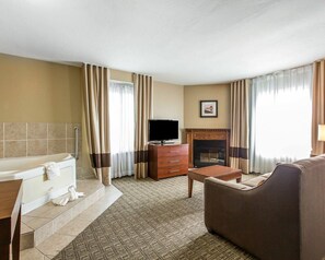 Premium bedding, pillowtop beds, individually decorated - Comfort Inn & Suites Ventura Beach (Ventura)