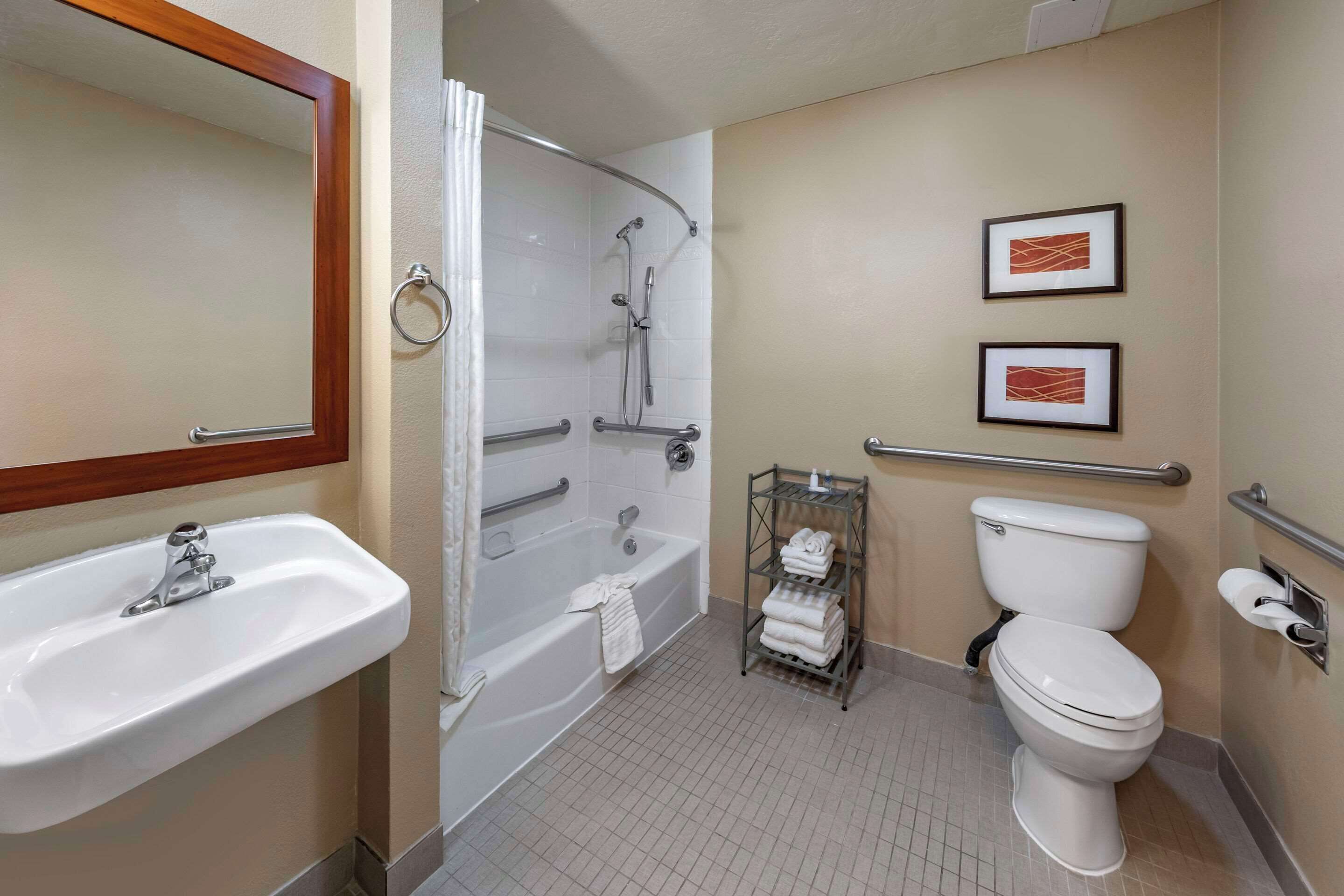 room, 2 queen beds, accessible, non smoking | bathroom | combined shower/bathtub, free toiletries, hair dryer, towels