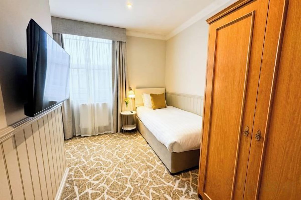 In-room safe, desk, iron/ironing board, WiFi (free)