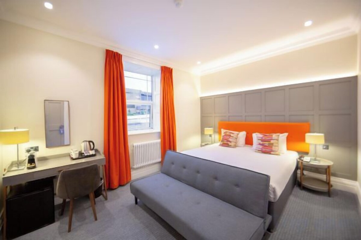 In-room safe, desk, iron/ironing board, WiFi (free)