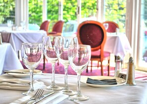 2 restaurants; breakfast, lunch, and dinner served - Hermitage Hotel OCEANA COLLECTION (Bournemouth)