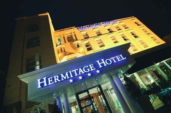 The Hermitage Hotel sign with a classic design and a star rating of three stars.