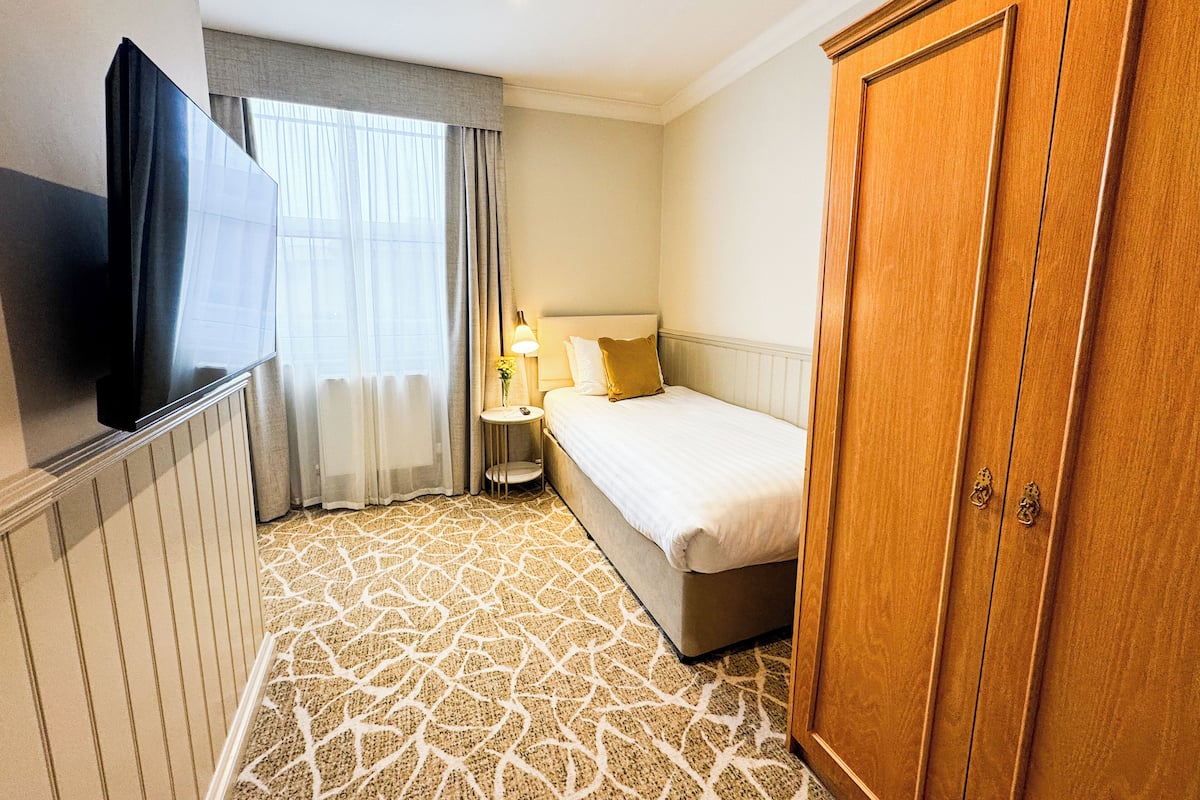 1 bedroom, in-room safe, desk, iron/ironing board