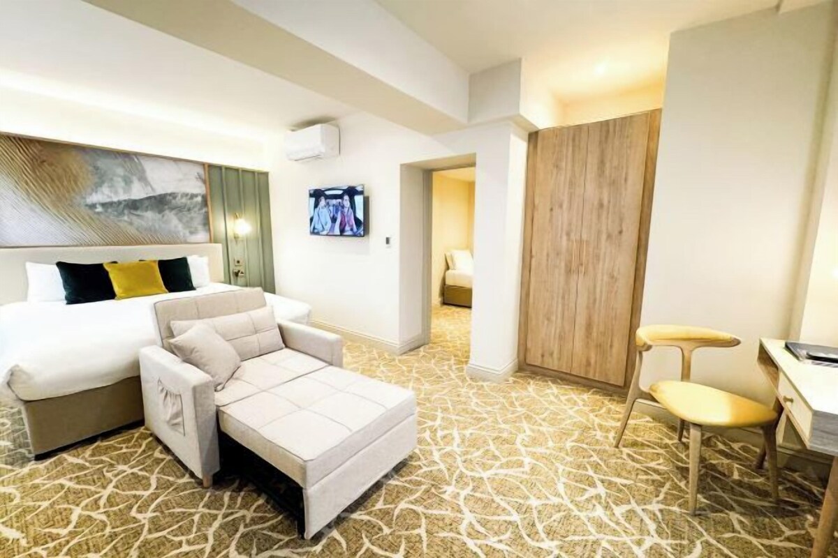 In-room safe, desk, iron/ironing board, WiFi (free)
