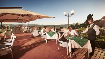 Breakfast served, pool views