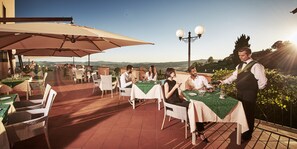 Breakfast served, pool views  - Park Hotel le Fonti (Volterra)
