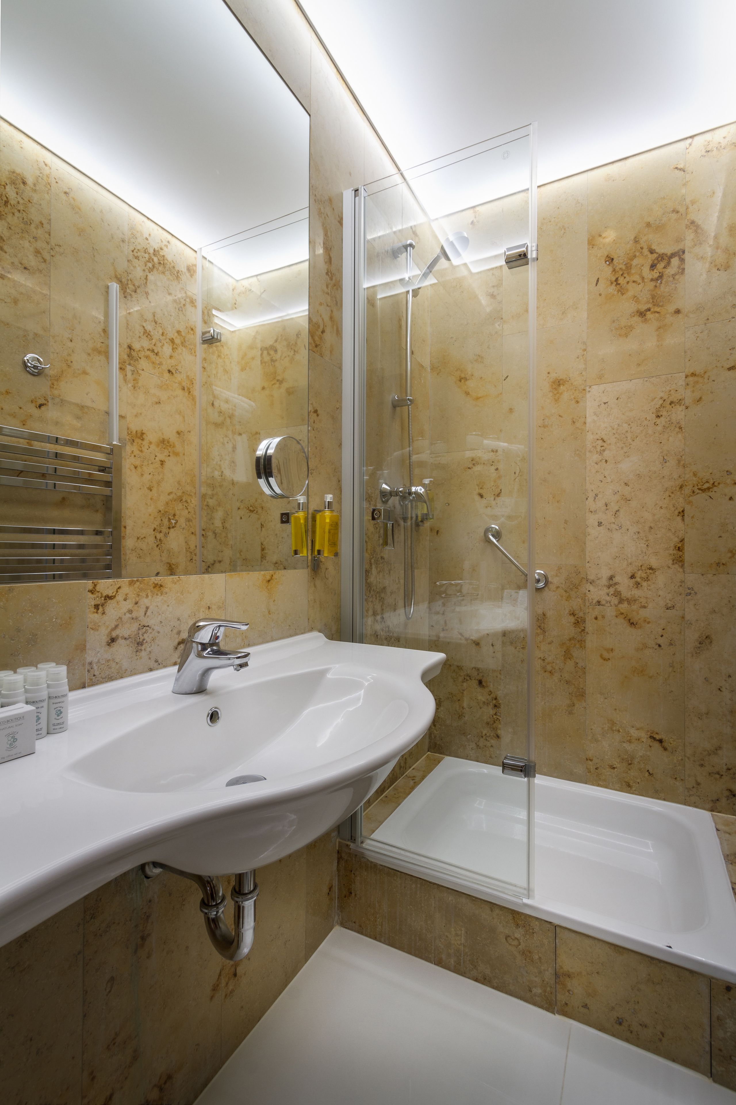 standard triple room, 1 bedroom | bathroom | deep-soaking bathtub, designer toiletries, hair dryer, towels