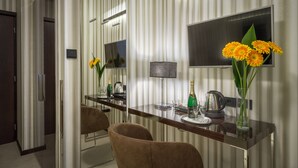 Standard Double Room | Business center dalam bilik