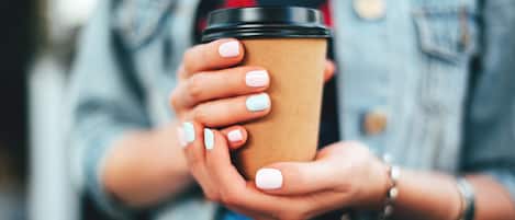 Petit déjeuner à emporter compris tous les jours