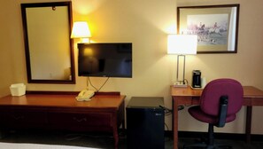 Standard Room, 1 King Bed, Mobility Accessible, Non Smoking | Room amenity - Magnuson Hotel West Liberty (West Liberty)