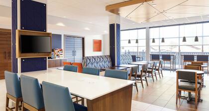 Holiday Inn Express Hotel & Suites Winchester by IHG
