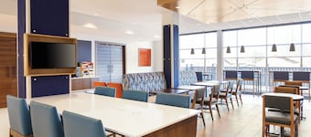 Holiday Inn Express Hotel & Suites Winchester by IHG