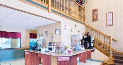 Super 8 by Wyndham Troy IL/St. Louis Area