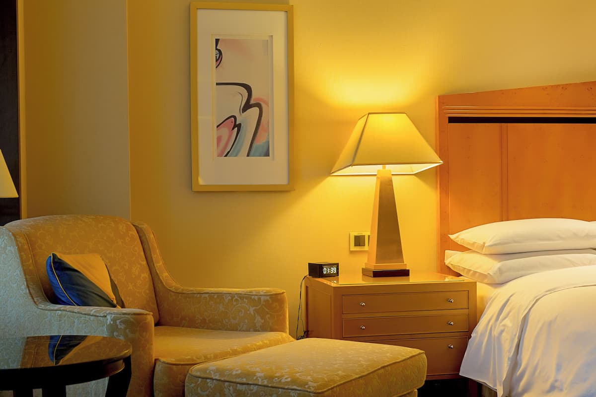 Phòng Suite Junior, 1 phòng ngủ | Bộ đồ giường cao cấp, minibar, két bảo mật tại phòng, bàn 