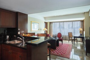Suite Exécutive, 1 chambre | Literie de qualité supérieure, minibar, coffres-forts dans les chambres