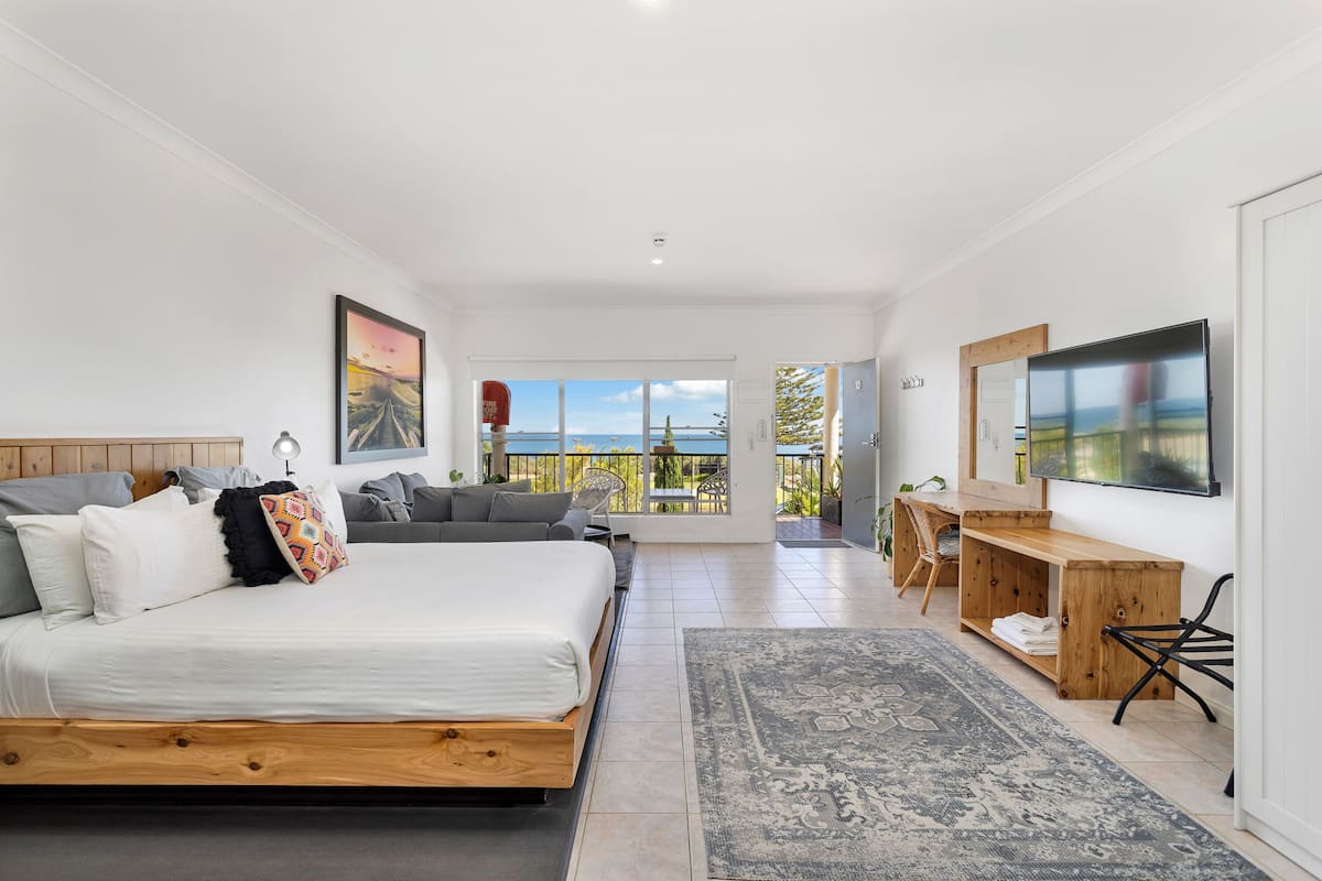 Luxe studio, balkon, uitzicht op zee | 1 slaapkamer, luxe beddengoed, individueel gedecoreerd