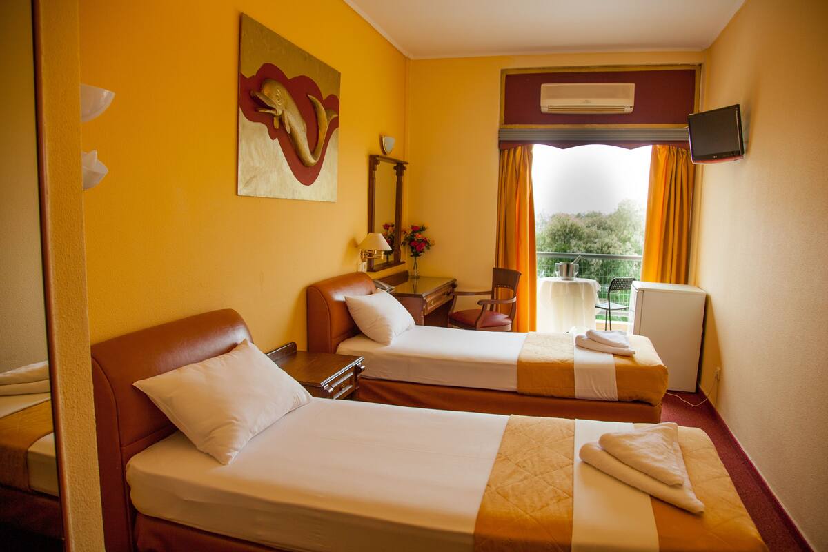 Twin Room | Minibar, desk, laptop workspace, blackout drapes