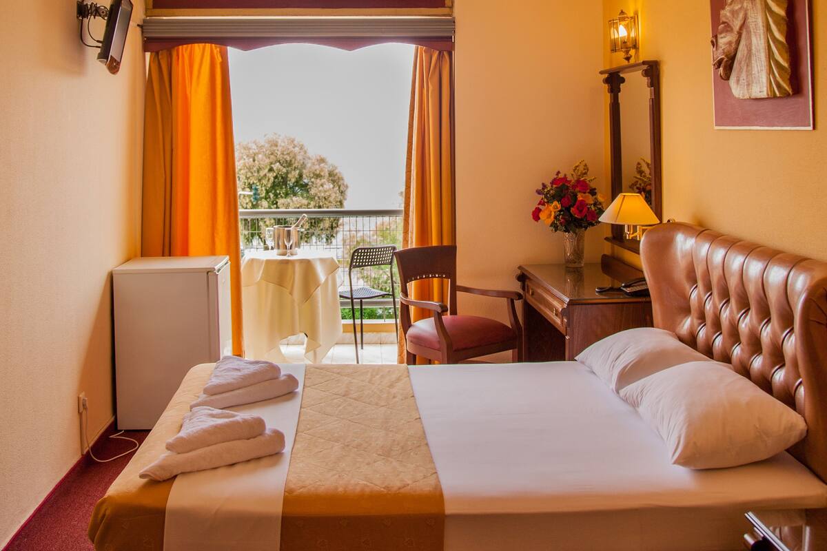 Double Room, Sea View | Minibar, desk, laptop workspace, blackout drapes