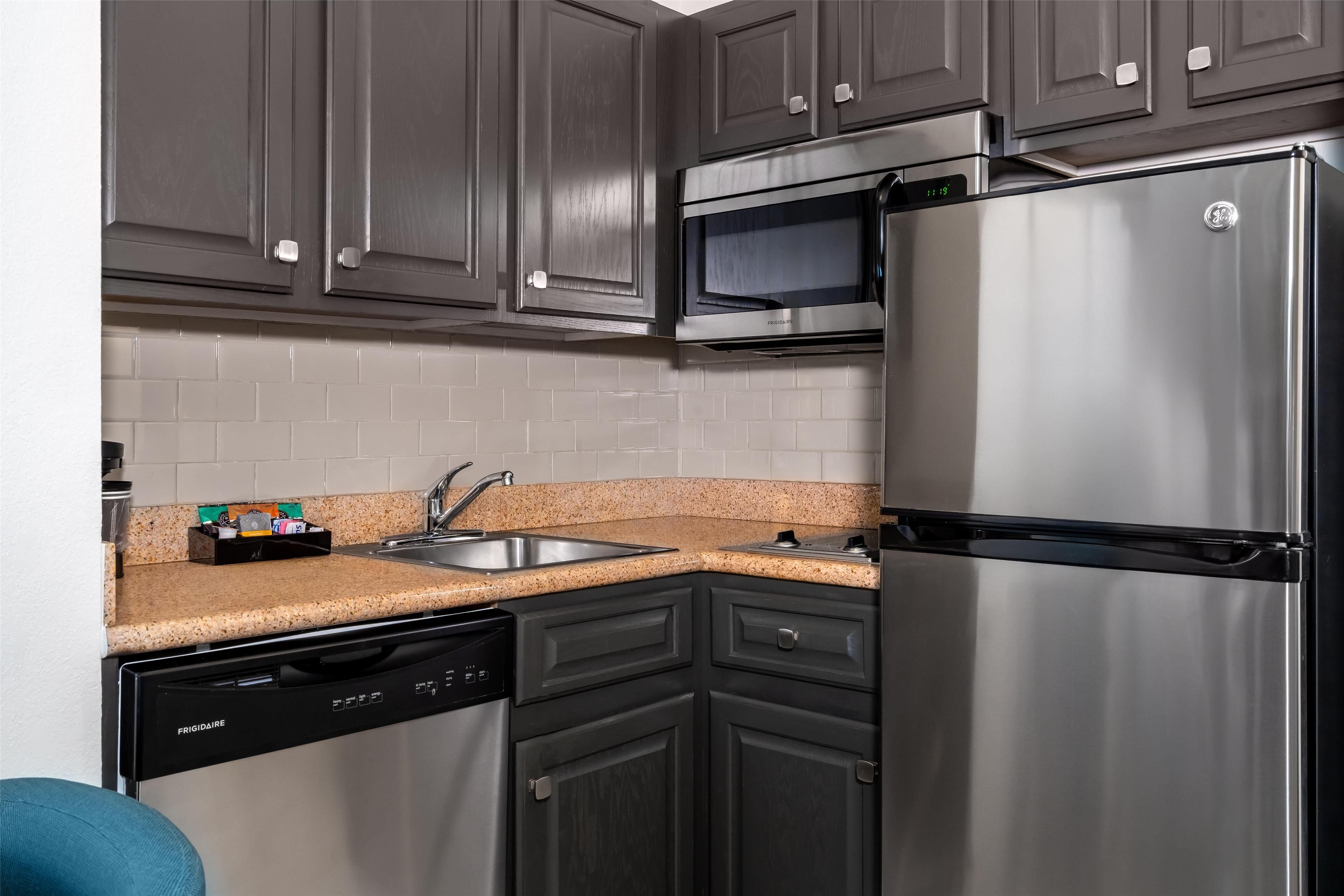 fridge, microwave, stovetop, dishwasher